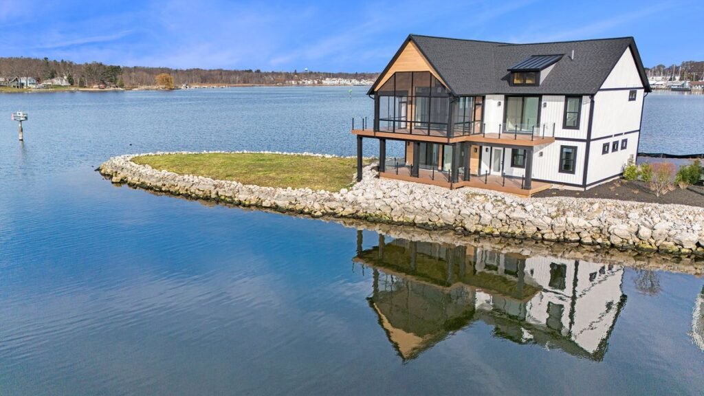 Sell a waterfront home fast in Indiana